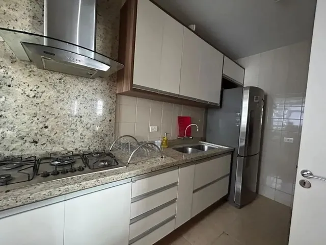 Apartamento 3 quartos e 2 banheiros, para alugar, no bairro Champagnat em Curitiba