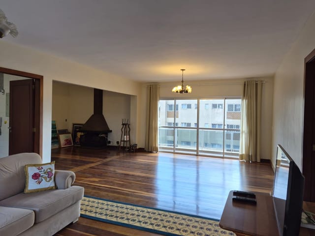 Apartamento 4 quartos e 1 banheiro, para alugar, no bairro Valparaíso em Petrópolis