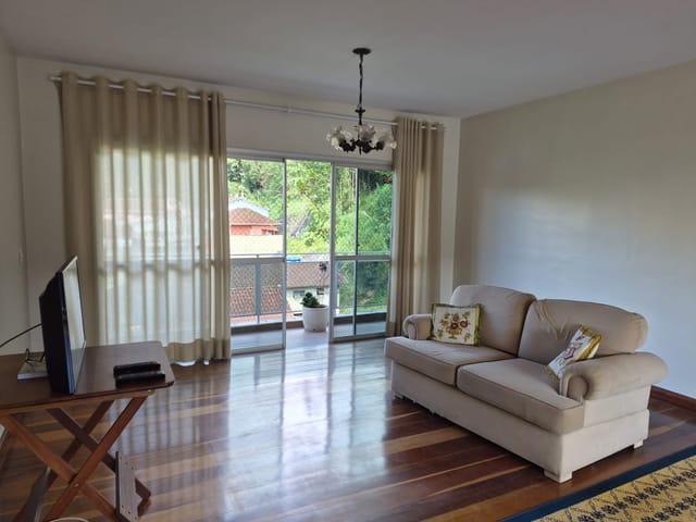 Apartamento 4 quartos e 1 banheiro, para alugar, no bairro Valparaíso em Petrópolis