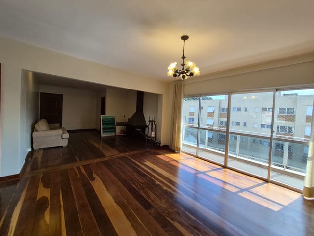 Apartamento 4 quartos e 1 banheiro, para alugar, no bairro Valparaíso em Petrópolis