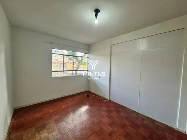 Apartamento 3 quartos e 2 banheiros, para alugar, no bairro Centro em Curitiba