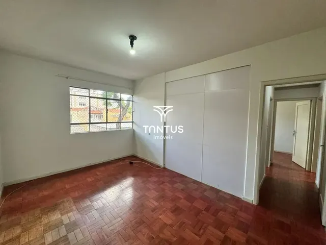 Apartamento 3 quartos e 2 banheiros, para alugar, no bairro Centro em Curitiba