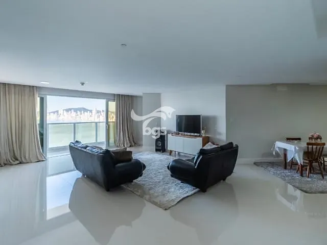 Apartamento com 275m² 3 quartos e 4 banheiros, à venda, no bairro Pioneiros em Balneário Camboriú
