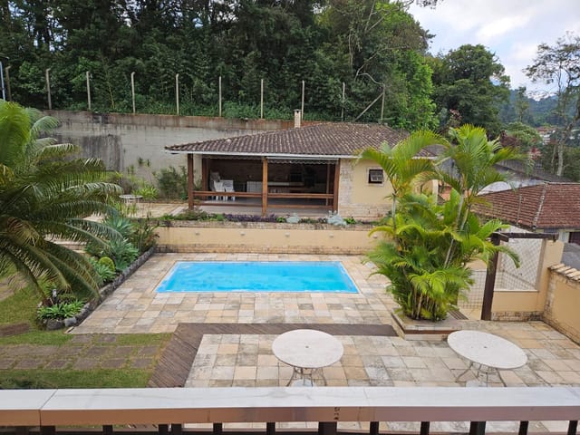 Apartamento 3 quartos e 1 banheiro, para alugar, no bairro Bingen em Petrópolis