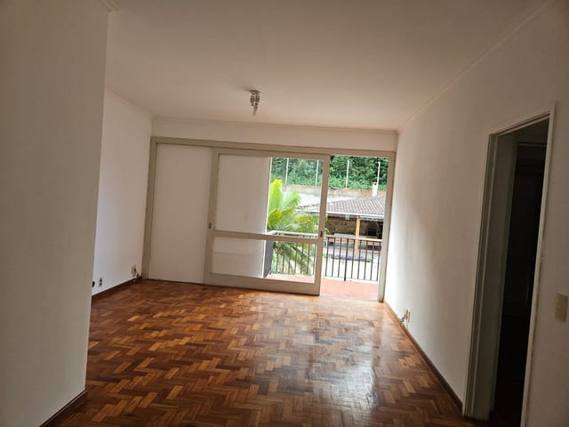 Apartamento 3 quartos e 1 banheiro, para alugar, no bairro Bingen em Petrópolis