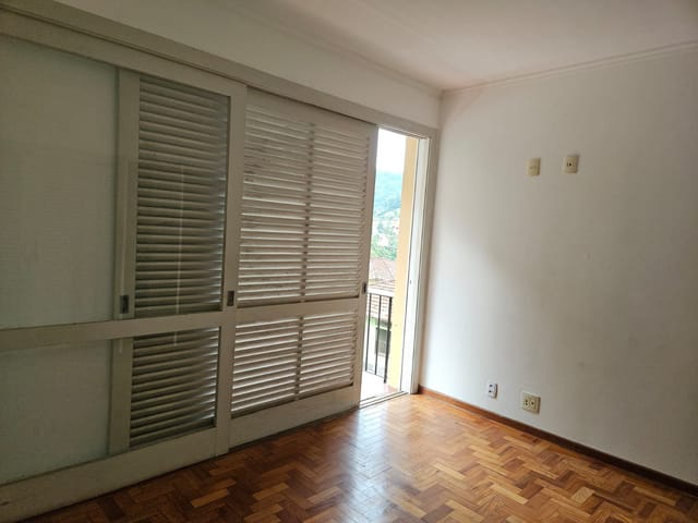 Apartamento 3 quartos e 1 banheiro, para alugar, no bairro Bingen em Petrópolis