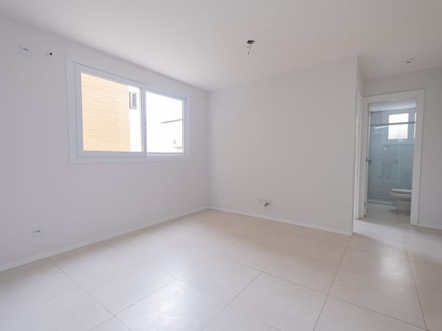 Foto do Apartamento - Apartamento à venda ou aluguel no Centro em Pelotas RS com 57 m², 2 quartos, ótima iluminação natural e vaga de garagem coberta | UP Imóveis