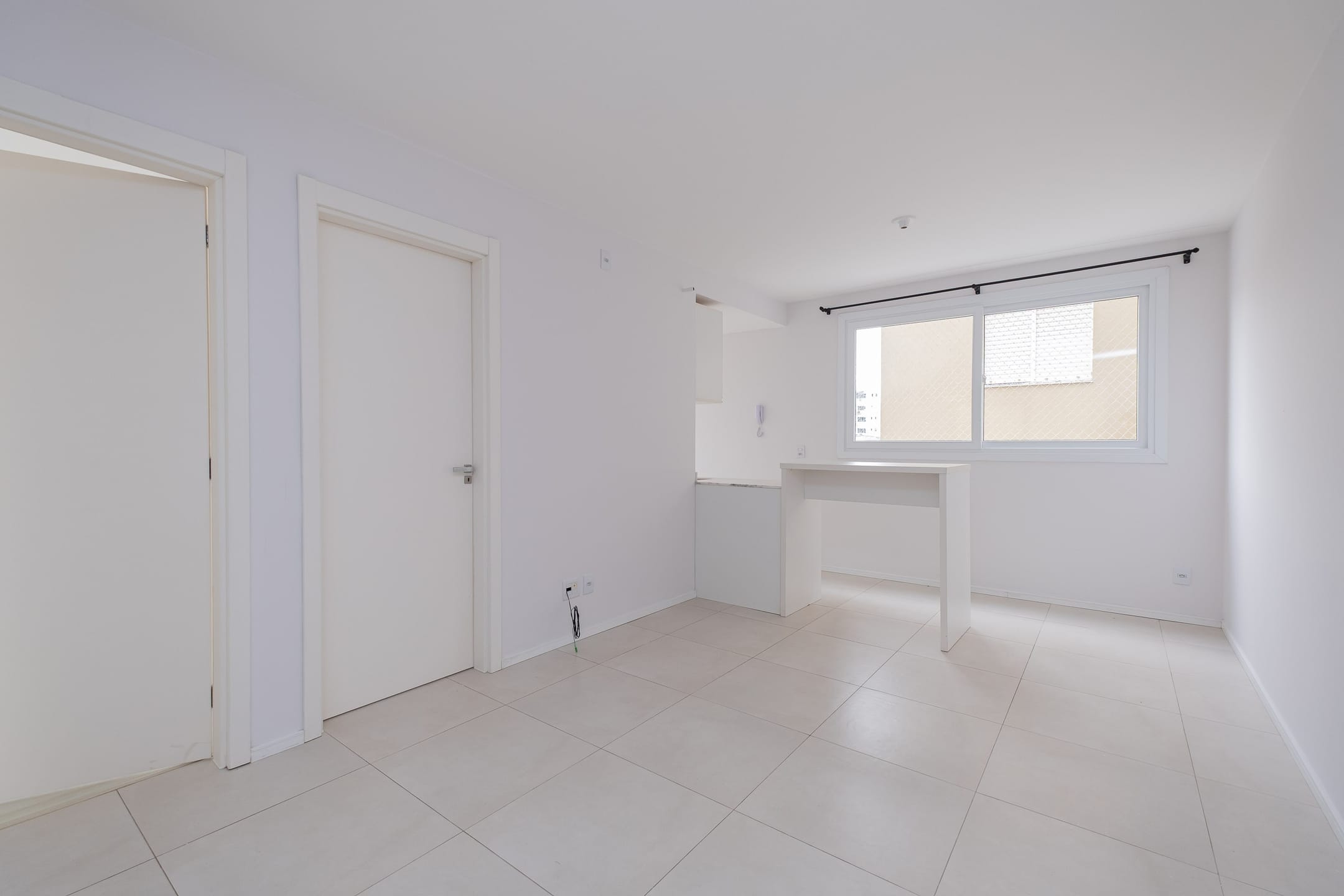 Apartamento à Venda ou Aluguel no Centro de Pelotas RS com 2 Dormitórios, 1 Vaga de Garagem e Localização Estratégica Próxima a Comércio e Serviços