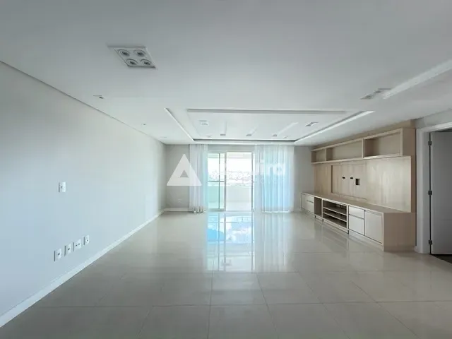Apartamento 3 quartos e 2 banheiros, para alugar, no bairro Centro em Ponta Grossa