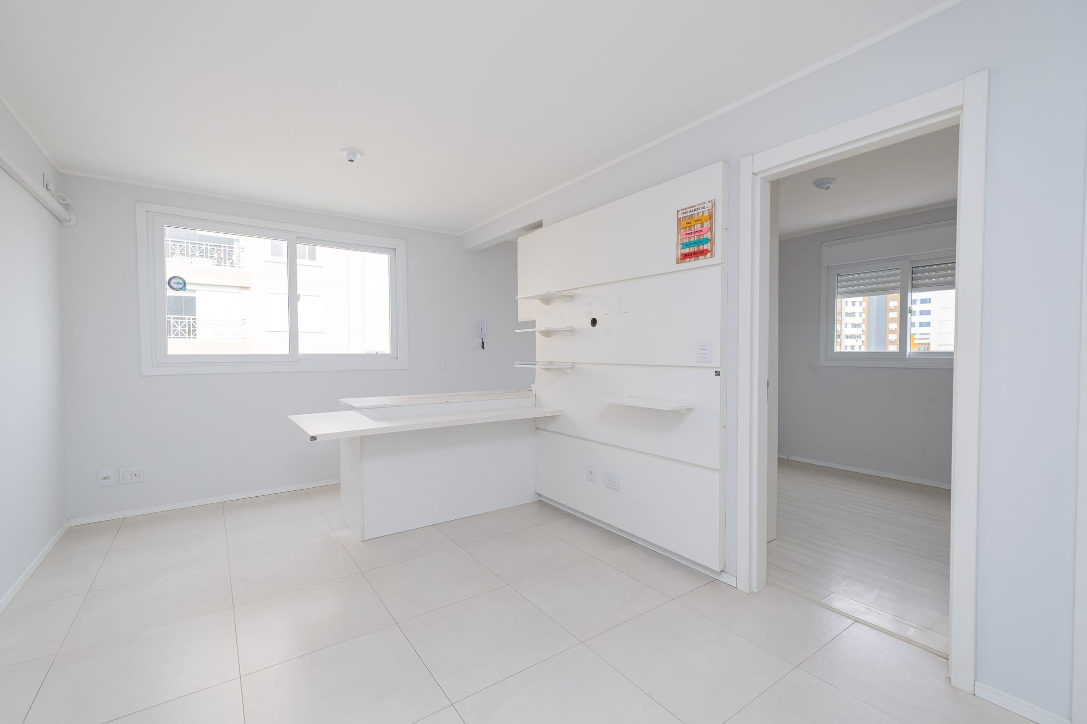 Apartamento à Venda ou Aluguel no Centro de Pelotas RS – 2 Dormitórios, 1 Vaga de Garagem, Conforto e Localização Próxima a Serviços e Comércio