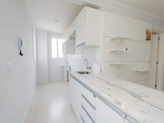 Apartamento 2 quartos e 1 banheiro, à venda ou para alugar, no bairro Centro em Pelotas