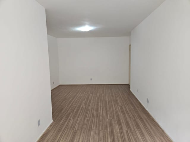 Apartamento 2 quartos e 2 banheiros, para alugar, no bairro Centro em Petrópolis