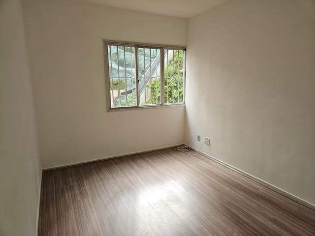 Apartamento 2 quartos e 2 banheiros, para alugar, no bairro Centro em Petrópolis