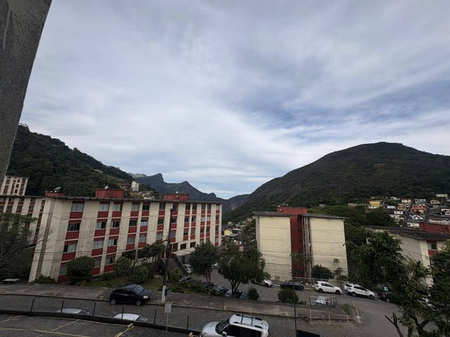 Apartamento 2 quartos e 1 banheiro, para alugar, no bairro São Sebastião em Petrópolis