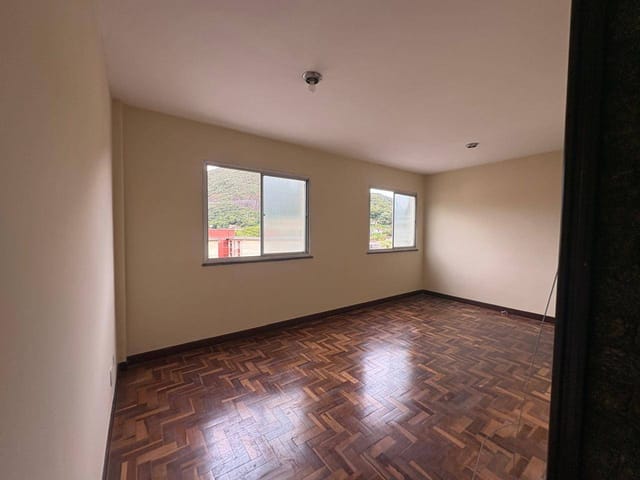 Apartamento 2 quartos e 1 banheiro, para alugar, no bairro São Sebastião em Petrópolis