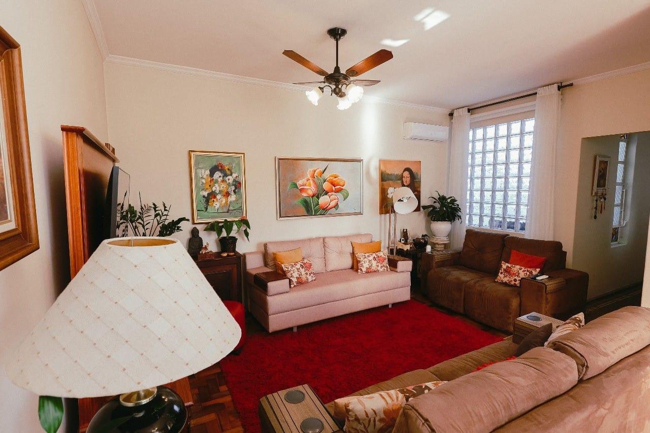 Apartamento mobiliado à venda no Centro de Pelotas: 116 m², 3 quartos, sala ampla, cozinha planejada, ótima iluminação natural e localização privilegiada.