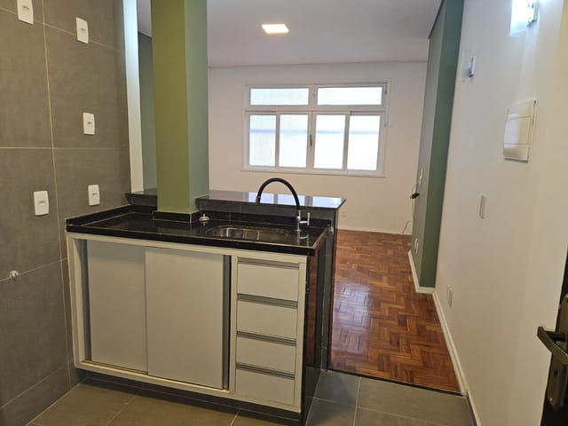 Apartamento 1 quarto e 2 banheiros, para alugar, no bairro Centro em Petrópolis