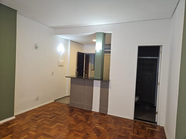Apartamento 1 quarto e 2 banheiros, para alugar, no bairro Centro em Petrópolis