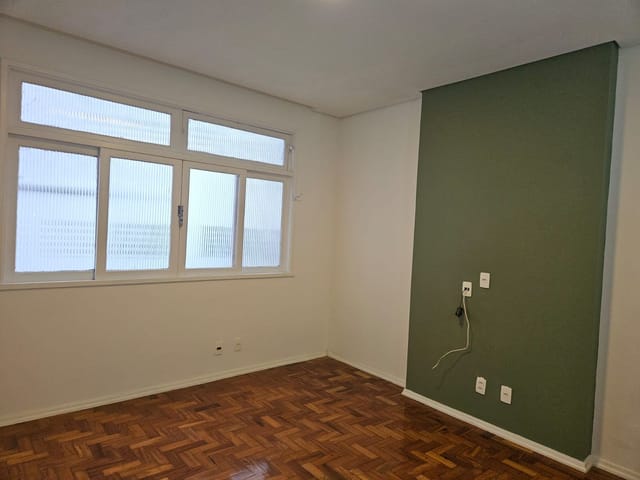Apartamento 1 quarto e 2 banheiros, para alugar, no bairro Centro em Petrópolis