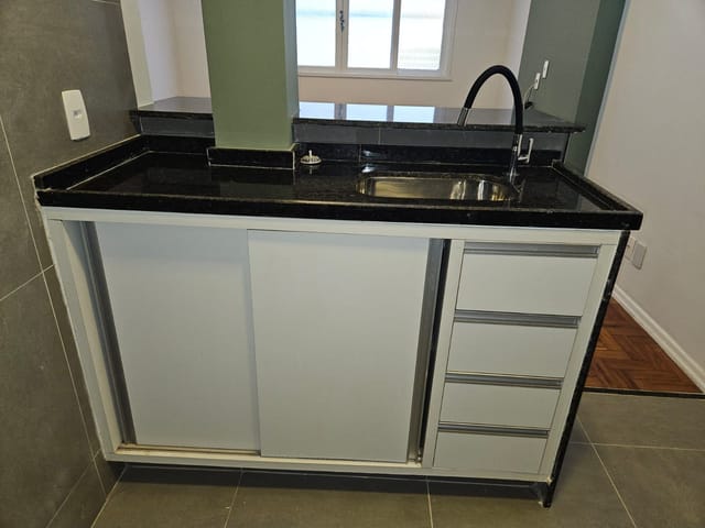 Apartamento 1 quarto e 2 banheiros, para alugar, no bairro Centro em Petrópolis