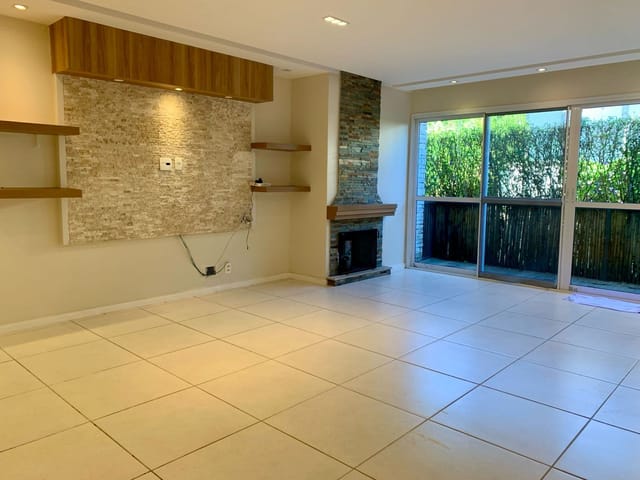 Apartamento 3 quartos e 2 banheiros, para alugar, no bairro Centro em Petrópolis