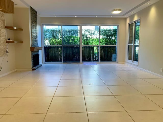 Apartamento 3 quartos e 2 banheiros, para alugar, no bairro Centro em Petrópolis