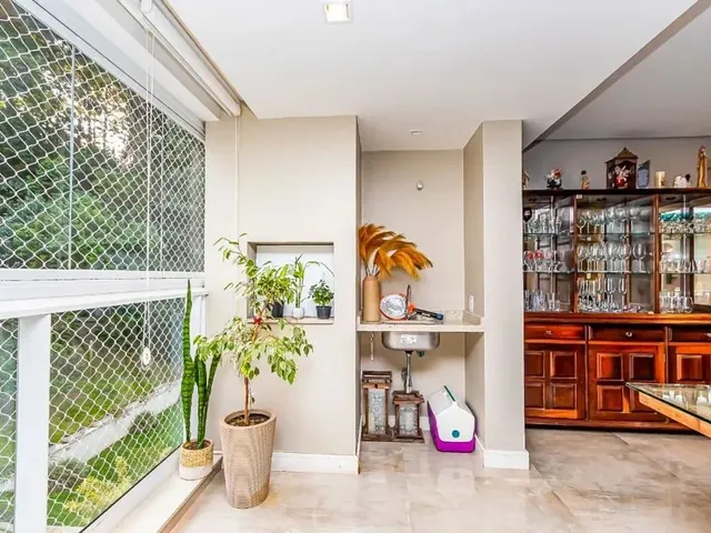 Apartamento 3 quartos e 4 banheiros, para alugar, no bairro São Lourenço em Curitiba