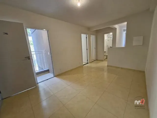 Apartamento 2 quartos e 2 banheiros, para alugar, no bairro Duarte Silveira em Petrópolis