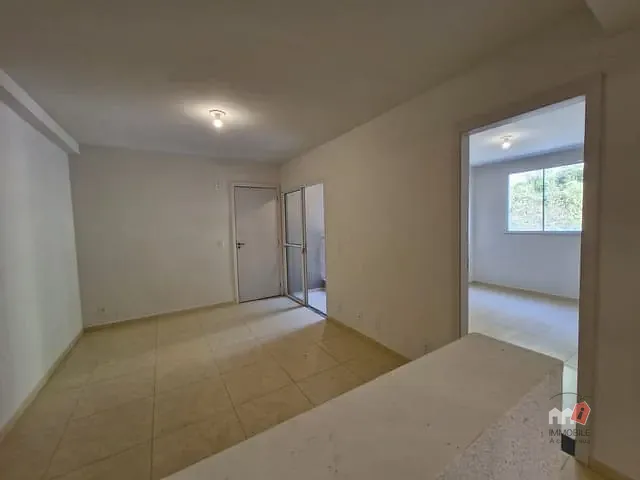 Apartamento 2 quartos e 2 banheiros, para alugar, no bairro Duarte Silveira em Petrópolis