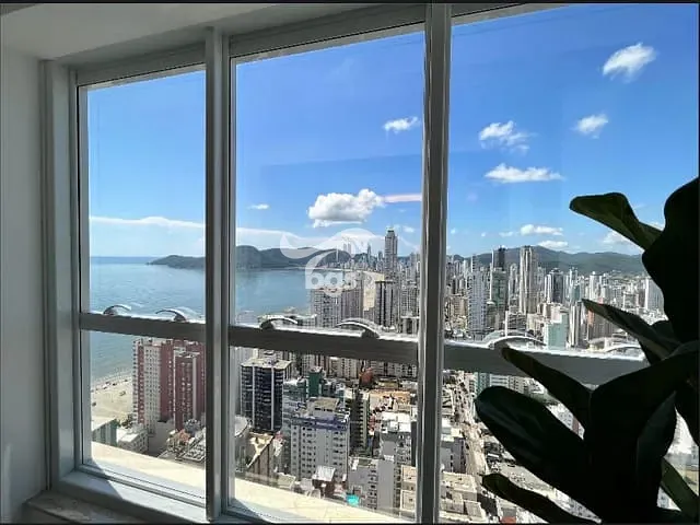 Apartamento com 416m² 4 quartos e 5 banheiros, à venda, no bairro Centro em Balneário Camboriú
