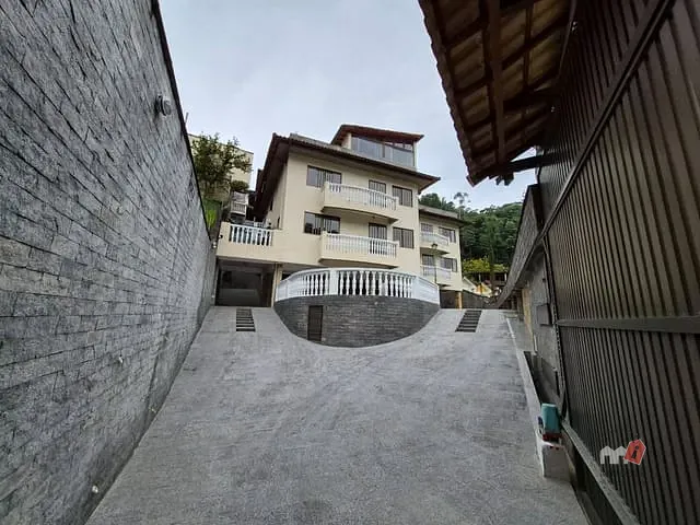 Apartamento 2 quartos e 3 banheiros, para alugar, no bairro Quarteirão Ingelheim em Petrópolis