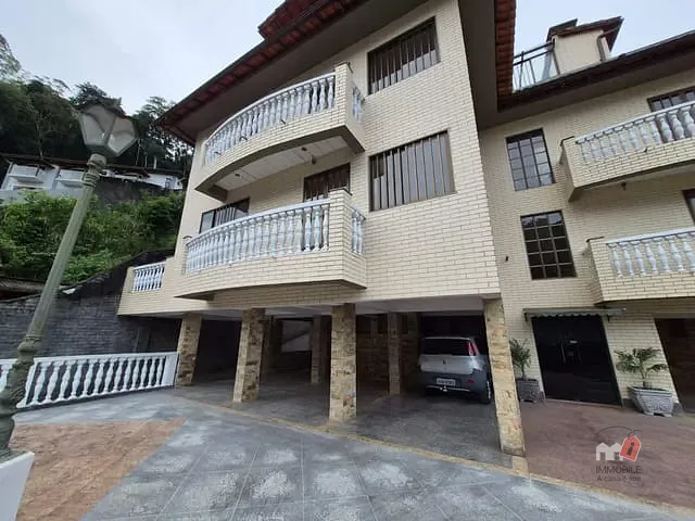 Apartamento 2 quartos e 3 banheiros, para alugar, no bairro Quarteirão Ingelheim em Petrópolis
