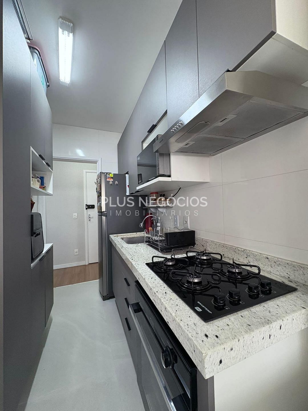 Apartamento à venda com 3 quartos, 67m² - Foto 2