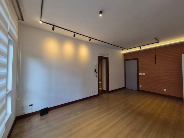 Apartamento 2 quartos e 3 banheiros, para alugar, no bairro Centro em Petrópolis