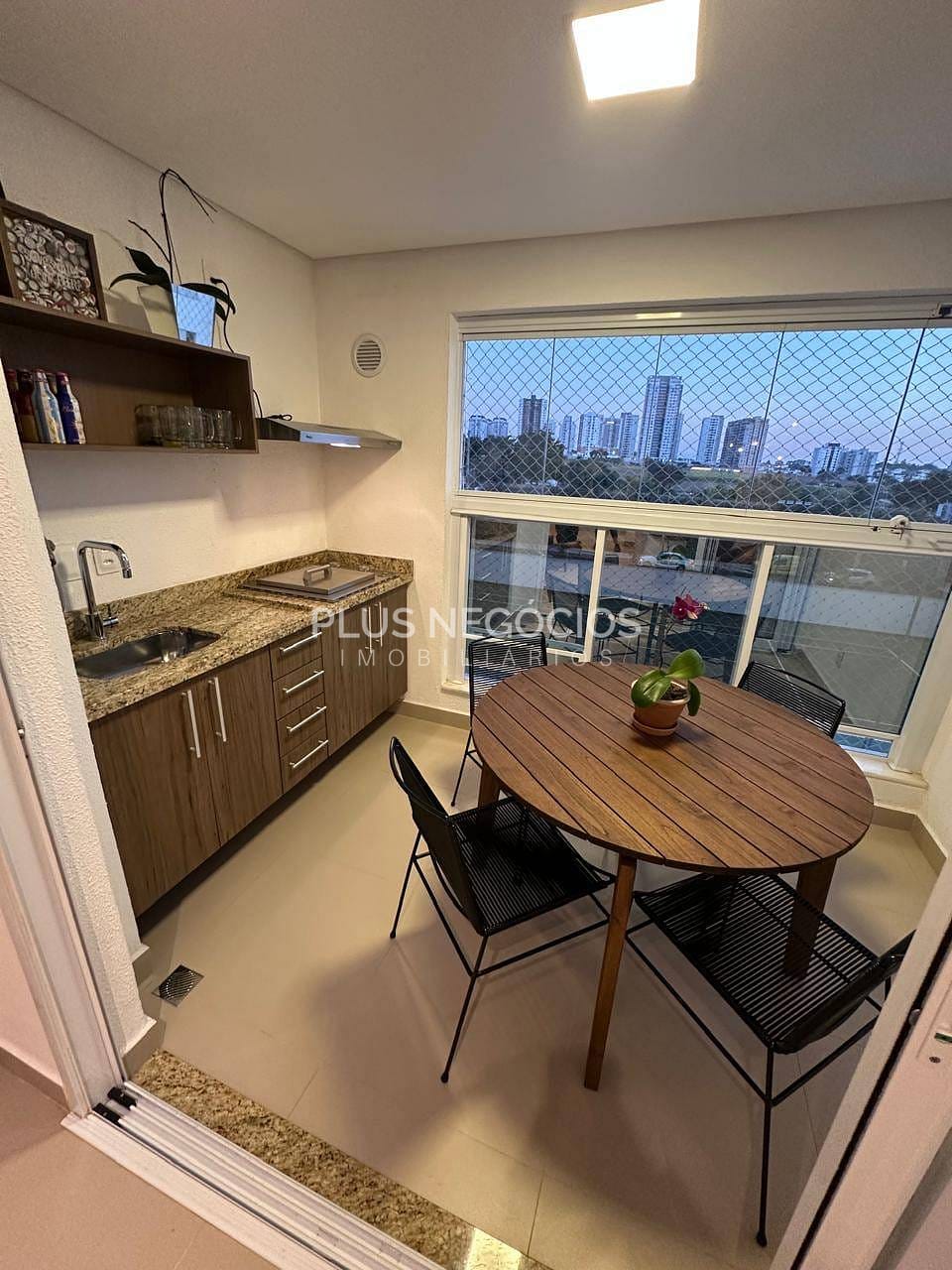 Apartamento à venda com 3 quartos, 93m² - Foto 1