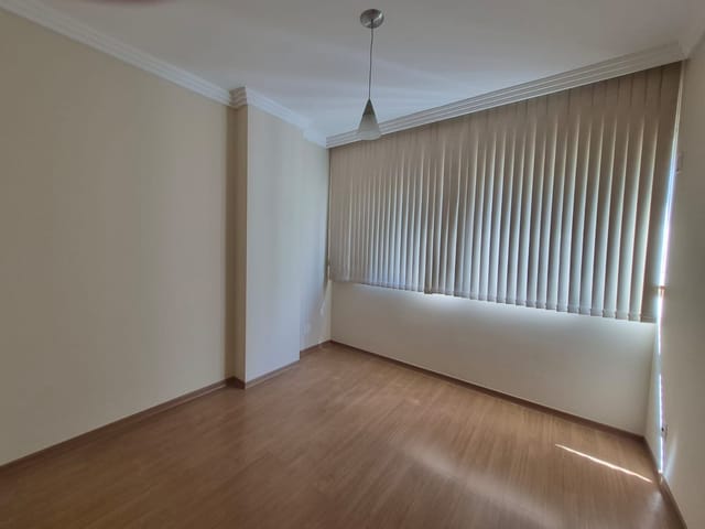 Apartamento 3 quartos e 1 banheiro, para alugar, no bairro Centro em Petrópolis
