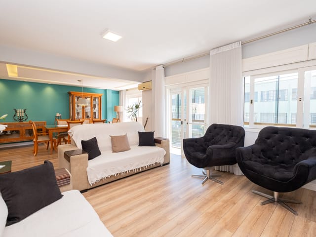 Apartamento com 207m² 4 quartos e 3 banheiros, à venda, no bairro Centro em Pelotas