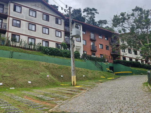Apartamento 2 quartos e 1 banheiro, para alugar, no bairro Samambaia em Petrópolis