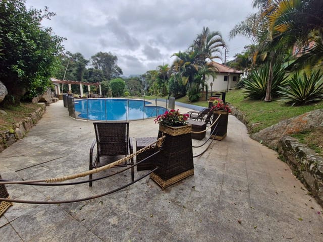 Apartamento 2 quartos e 1 banheiro, para alugar, no bairro Samambaia em Petrópolis