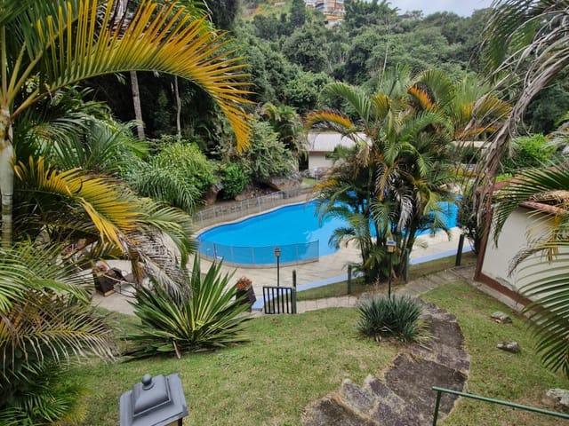 Apartamento 2 quartos e 1 banheiro, para alugar, no bairro Samambaia em Petrópolis