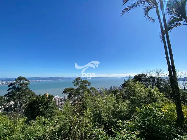 Sobrado com 572m² 4 quartos e 6 banheiros, à venda, no bairro Centro em Florianópolis