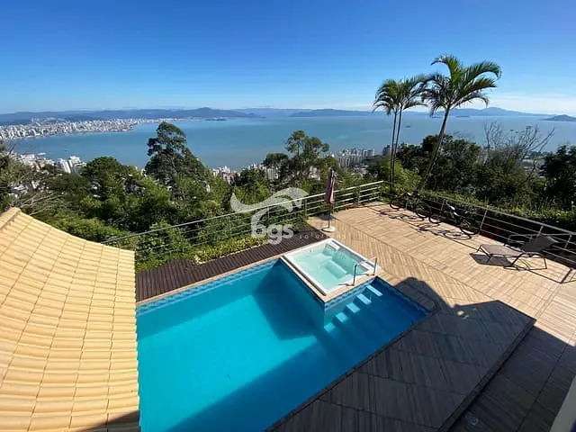 Sobrado com 572m² 4 quartos e 6 banheiros, à venda, no bairro Centro em Florianópolis