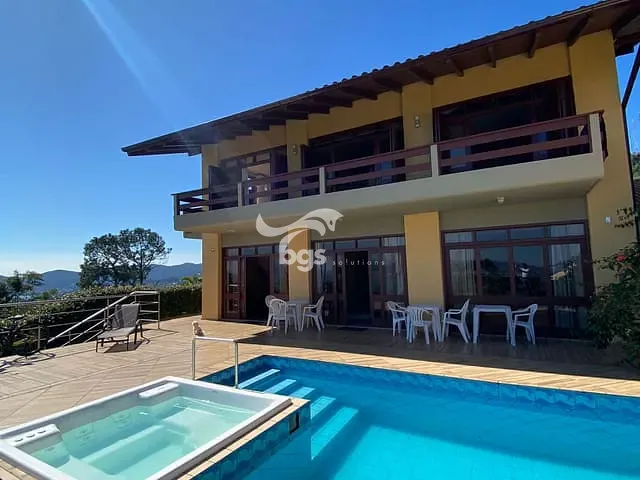 Sobrado com 572m² 4 quartos e 6 banheiros, à venda, no bairro Centro em Florianópolis