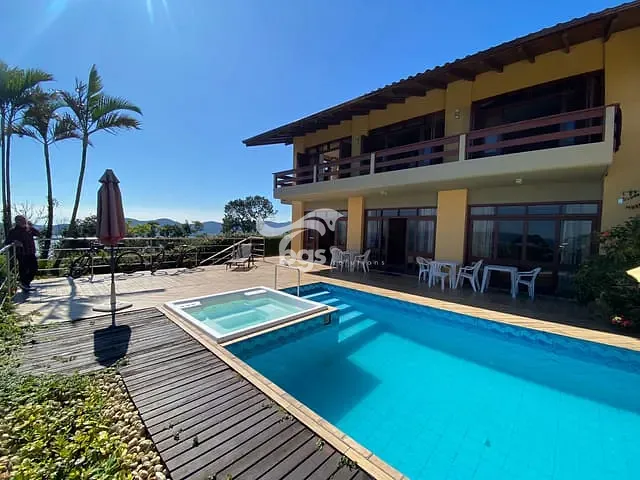 Sobrado com 572m² 4 quartos e 6 banheiros, à venda, no bairro Centro em Florianópolis