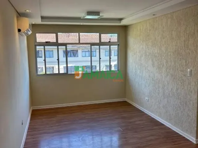 Apartamento 3 quartos e 1 banheiro, à venda, no bairro Campo Comprido em Curitiba