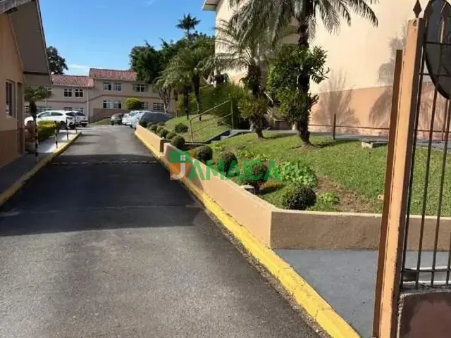 Apartamento 3 quartos e 1 banheiro, à venda, no bairro Campo Comprido em Curitiba