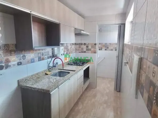 Apartamento 3 quartos e 1 banheiro, à venda, no bairro Campo Comprido em Curitiba