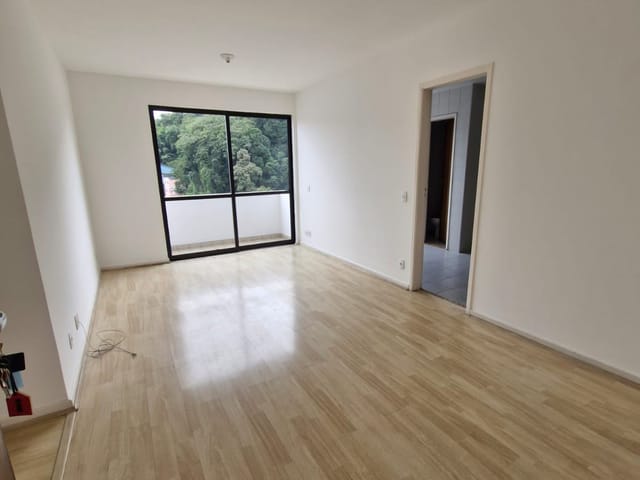 Apartamento 2 quartos e 2 banheiros, para alugar, no bairro Centro em Petrópolis
