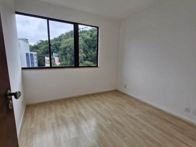 Apartamento 2 quartos e 2 banheiros, para alugar, no bairro Centro em Petrópolis