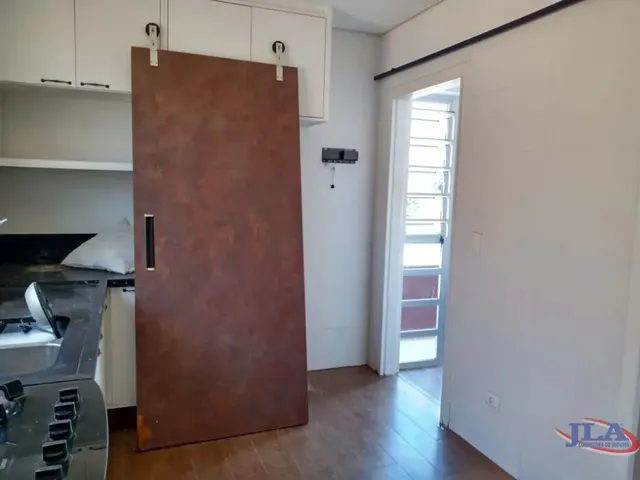 Apartamento 2 quartos e 1 banheiro, para alugar, no bairro Centro em Curitiba